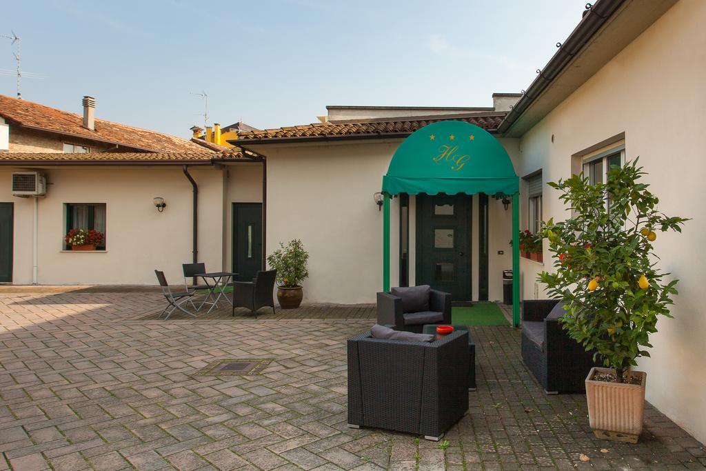 Hotel Gambara Luaran gambar
