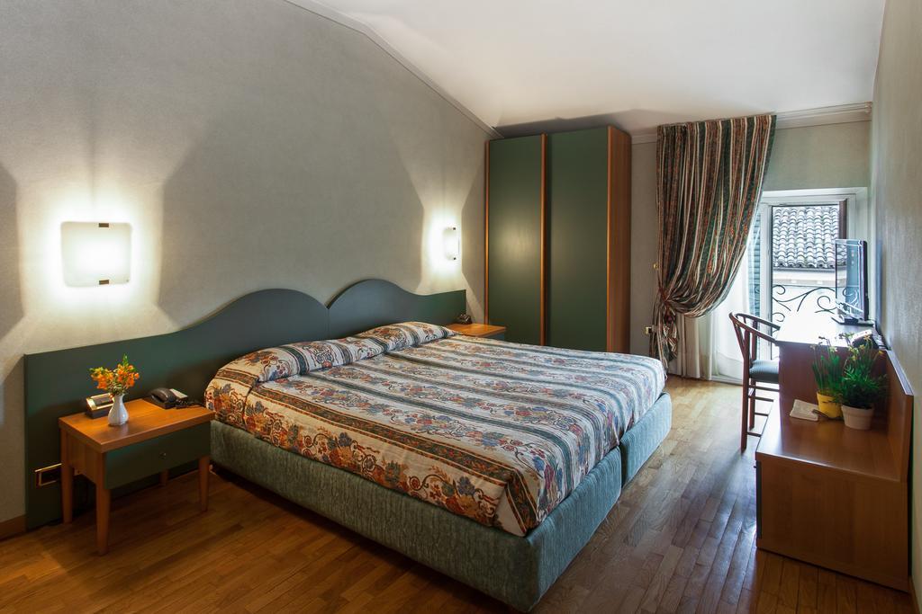 Hotel Gambara Bilik gambar