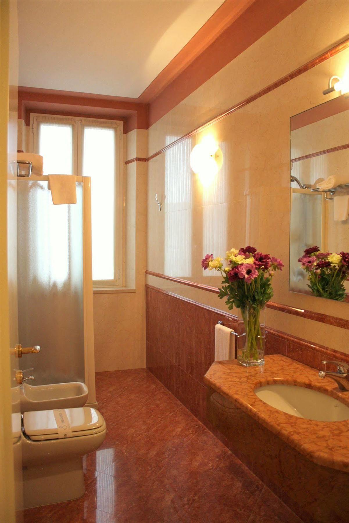Hotel Gambara Luaran gambar