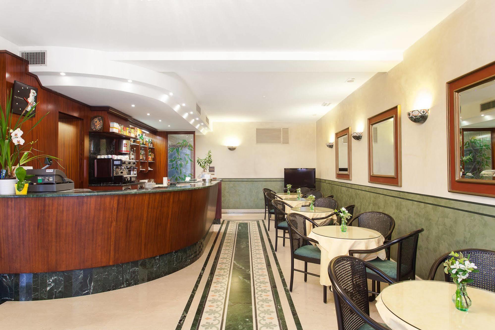 Hotel Gambara Luaran gambar