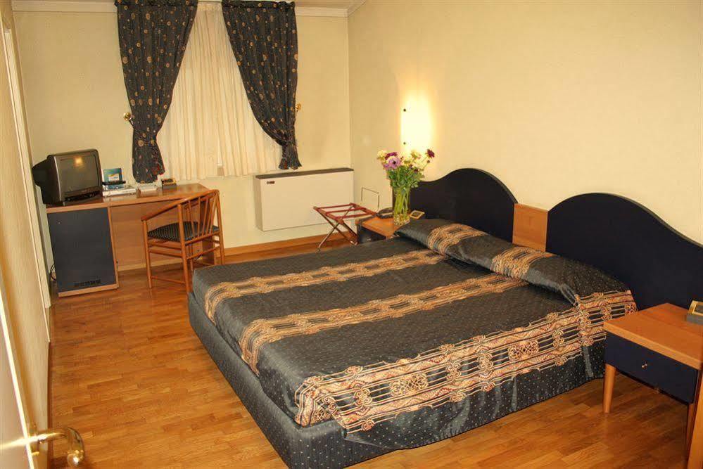 Hotel Gambara Luaran gambar
